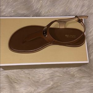 Michael Kors Plat thong sandal